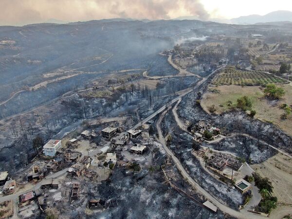 Destruições causadas por incêndios florestais na província de Antália, Turquia, 29 de julho de 2021 - Sputnik Brasil