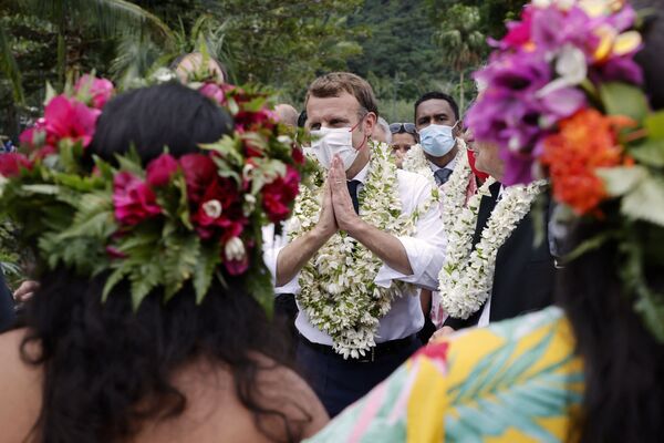 Presidente francês Emmanuel Macron visita a ilha de Moorea, na Polinésia Francesa, 27 de julho de 2021 - Sputnik Brasil