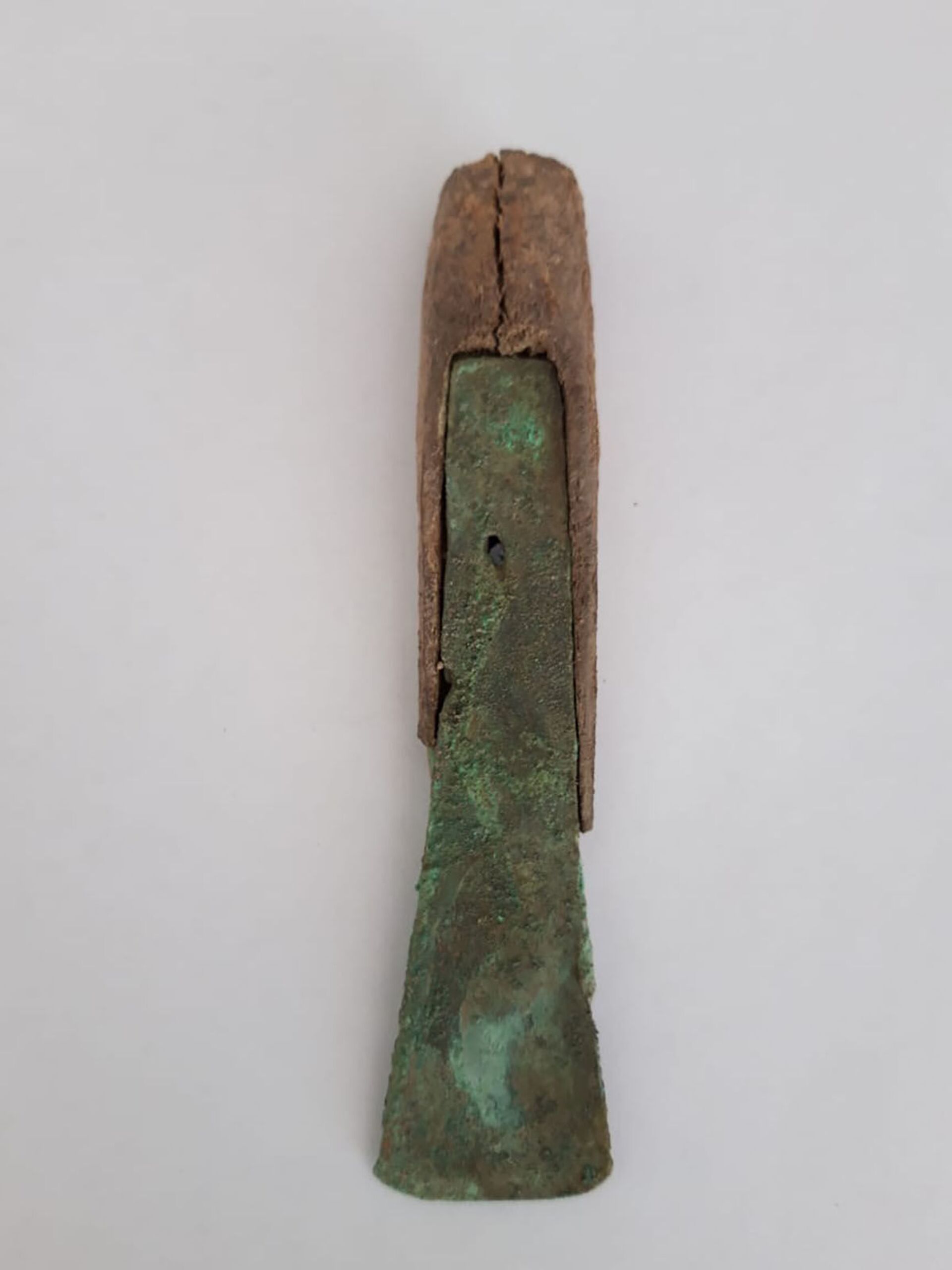 Faca de cabo e cinzel com punho de osso da Idade do Bronze são descobertos no Cazaquistão (FOTOS)  - Sputnik Brasil, 1920, 01.08.2021
