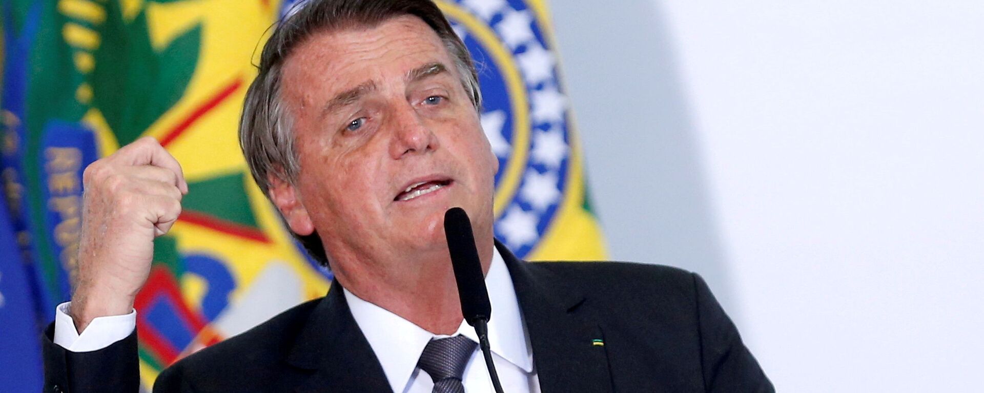 Presidente do Brasil, Jair Bolsonaro, fala durante cerimônia para assinar a lei de privatização da estatal Eletrobras, no Palácio do Planalto, em Brasília, Brasil, 13 de julho de 2021 - Sputnik Brasil, 1920, 02.08.2021