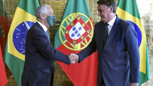 Marcelo Rebelo de Sousa, presidente do Portugal, cumprimenta Jair Bolsonaro, em visita ao Brasil, em 2 de agosto de 2021 - Sputnik Brasil