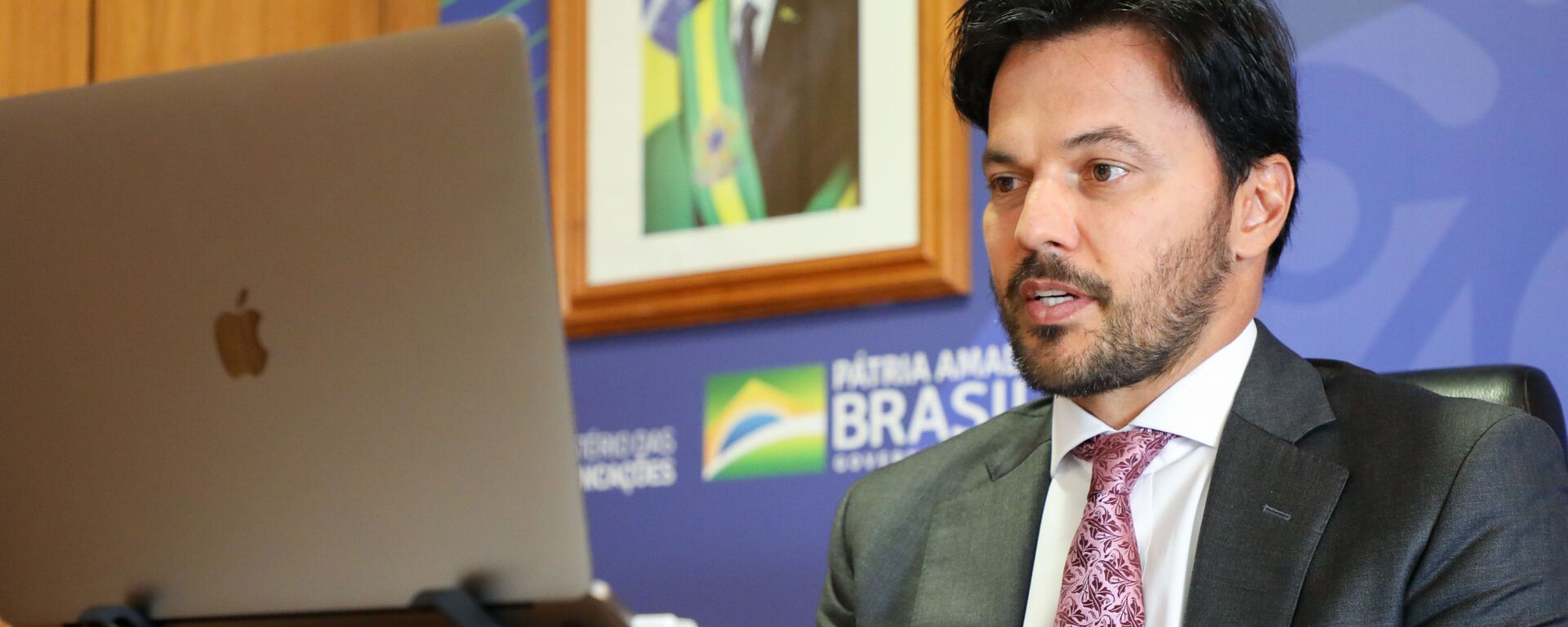 Ministro das Comunicações, Fábio Faria, durante webinar de lançamento da campanha Antene-se, da Associação Brasileira de Infraestrutura para as Telecomunicações (Abrintel), em 4 de maio de 2021 - Sputnik Brasil, 1920, 28.10.2022