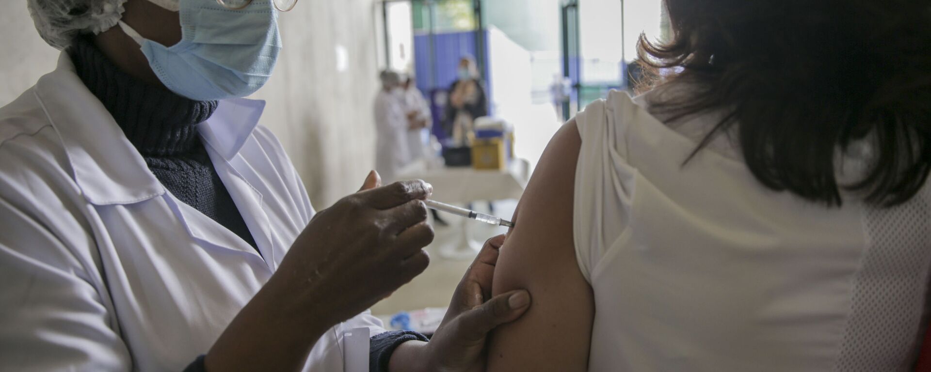 Imunização contra a COVID-19 com a vacina da Pfizer em São Paulo, 17 de maio de 2021 - Sputnik Brasil, 1920, 03.12.2021