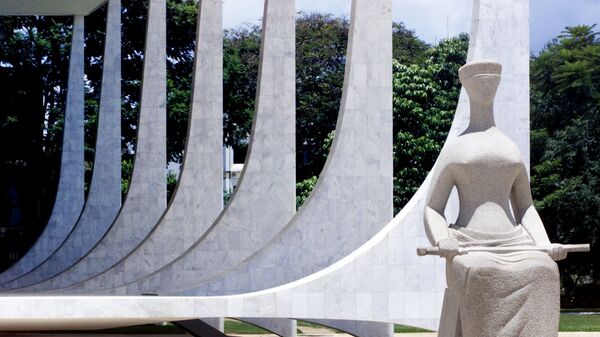  Estátua simbolizando a Justiça, em frente à sede do Supremo Tribunal Federal, na praça dos Três Poderes, em Brasília (DF) - Sputnik Brasil