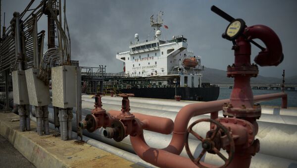  O petroleiro de bandeira iraniana Fortune atracou na refinaria de El Palito após sua chegada a Puerto Cabello, no estado de Carabobo, Venezuela, em 25 de maio de 2020 - Sputnik Brasil