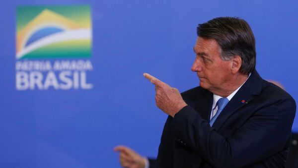 O presidente do Brasil, Jair Bolsonaro, gesticula durante cerimônia de promoção de generais das Forças Armadas no Palácio do Planalto em Brasília, Brasil, 12 de agosto de 2021 - Sputnik Brasil