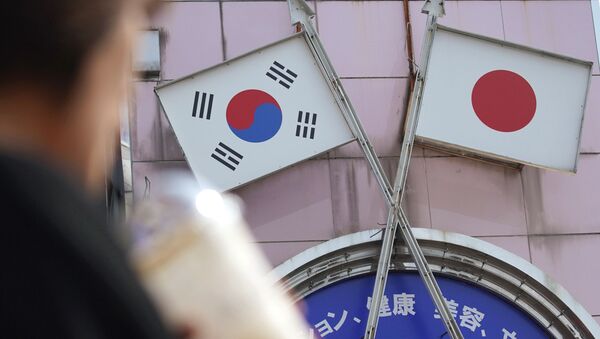 Bandeiras da Coreia do Sul (à esquerda) e do Japão (à direita) - Sputnik Brasil
