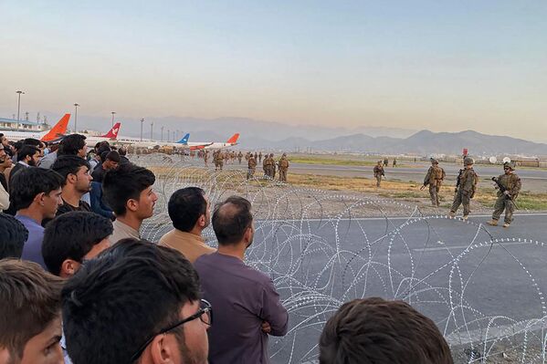 Soldados norte-americanos no aeroporto de Cabul, 16 de agosto de 2021 - Sputnik Brasil