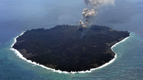Erupção de vulcão nas ilhas Ogasawara, Japão - Sputnik Brasil