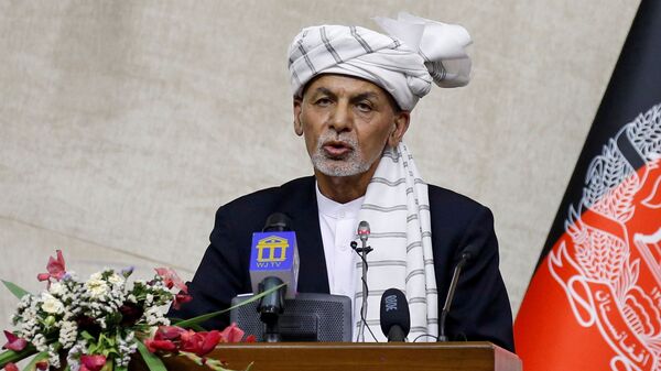 Ashraf Ghani, presidente do Afeganistão, fala no parlamento em Cabul, Afeganistão, 2 de agosto de 2021 - Sputnik Brasil