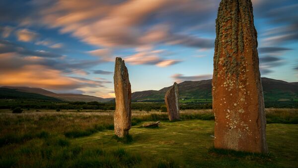 As pedras de Machrie Moor no pôr do sol, ilha de Arran, Escócia - Sputnik Brasil