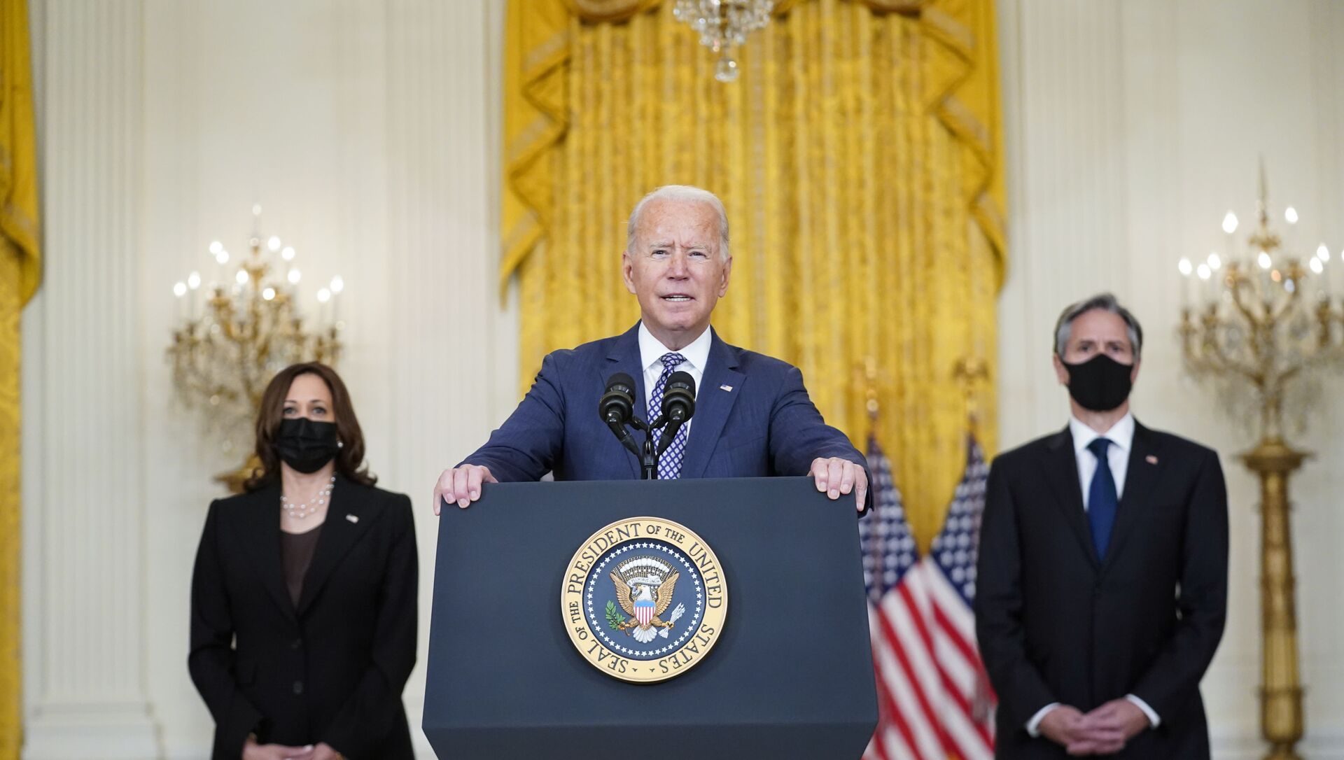 O presidente Joe Biden fala sobre a evacuação de cidadãos americanos, suas famílias e afegãos vulneráveis ​​na Sala Leste da Casa Branca, 20 de agosto de 2021 - Sputnik Brasil, 1920, 20.08.2021