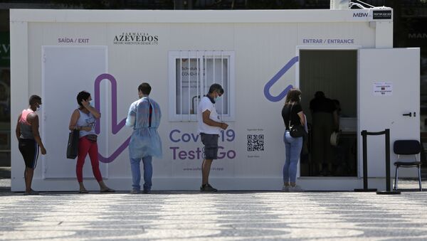 Fila de pessoas para fazer teste de COVID-19 no Centro de Lisboa, em 13 de agosto de 2021 - Sputnik Brasil