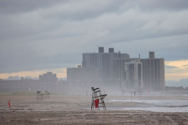 Praia fechada após tempestade tropical Henri em Nova York, EUA, 22 de agosto de 2021 - Sputnik Brasil