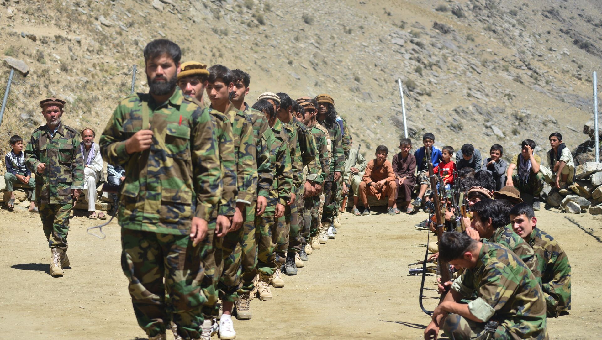 Movimento de resistência afegã participa de treinamento militar no distrito de Dara, província de Panjshir, Afeganistão, 24 de agosto de 2021 - Sputnik Brasil, 1920, 02.09.2021