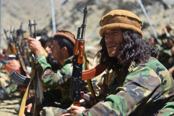Movimento de resistência afegã participa de treinamento militar na área de Abdullah Khil do distrito de Dara, na província de Panjshir, Afeganistão, em 24 de agosto de 2021
 - Sputnik Brasil