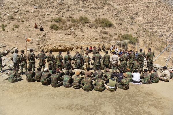 Treinamento militar do movimento de resistência afegã na área de Abdullah Khil do distrito de Dara, na província de Panjshir, Afeganistão, em 24 de agosto de 2021 - Sputnik Brasil