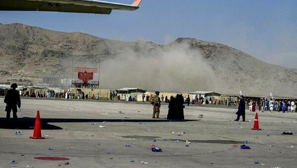 Imagem mostra o alegado momento da explosão que ocorreu perto do aeroporto de Cabul - Sputnik Brasil