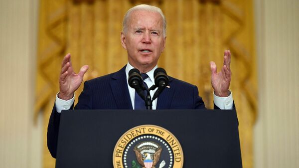 O presidente dos EUA, Joe Biden, faz comentários sobre o ataque terrorista no Aeroporto Internacional Hamid Karzai, em Cabul, na Sala Leste da Casa Branca, Washington, em 26 de agosto de 2021 - Sputnik Brasil