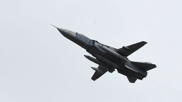 Voo de caça-bombardeiro Su-24M (imagem referencial) - Sputnik Brasil
