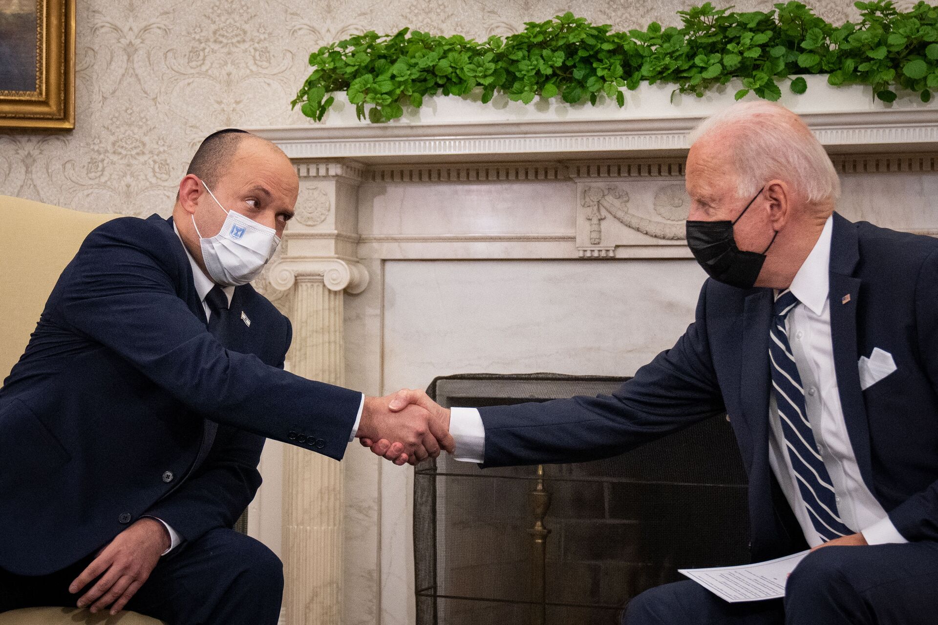 Presidente dos EUA, Joe Biden (d), com o primeiro-ministro israelense Naftali Bennett na Casa Branca em 27 de agosto de 2021 - Sputnik Brasil, 1920, 09.11.2021