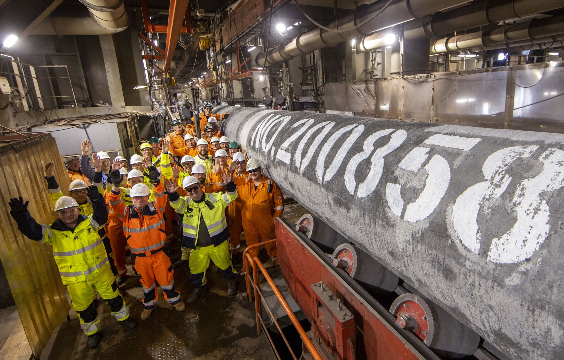 Especialistas instalam último tubo da segunda linha do gasoduto Nord Stream 2 (Corrente do Norte 2), marcando o fim próximo da construção do projeto - Sputnik Brasil, 1920, 22.02.2022