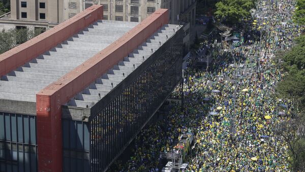 Fotografia aérea mostra multidão de apoiadores de presidente Jair Bolsonaro marchando em São Paulo, em 7 de setembro de 2021 - Sputnik Brasil