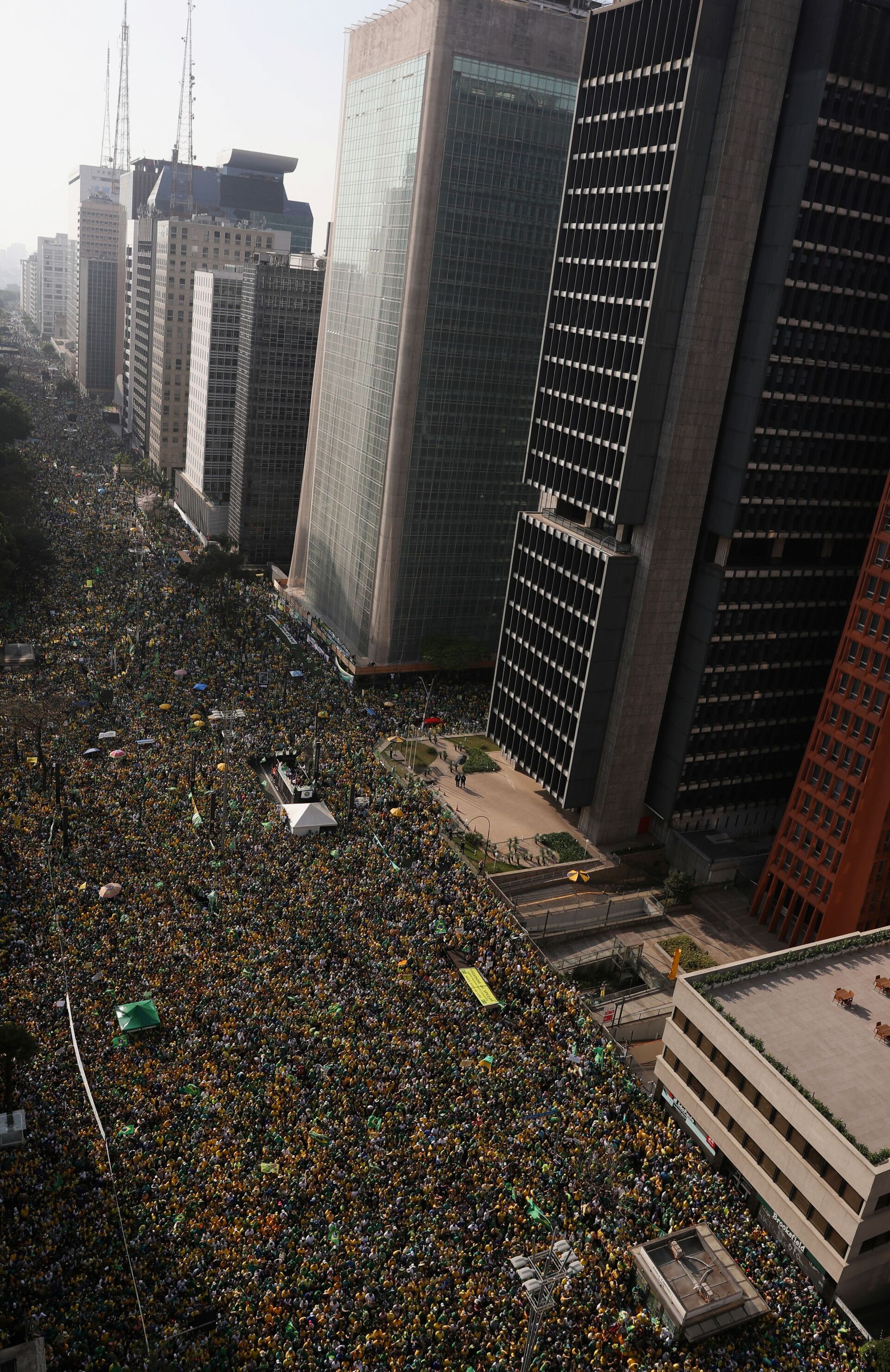 Apoiadores do presidente Jair Bolsonaro (sem partido) se reúnem na Avenida Paulista, em São Paulo, para defender o presidente e criticar o Supremo Tribunal Federal, em 7 de setembro de 2021 - Sputnik Brasil, 1920, 09.11.2021