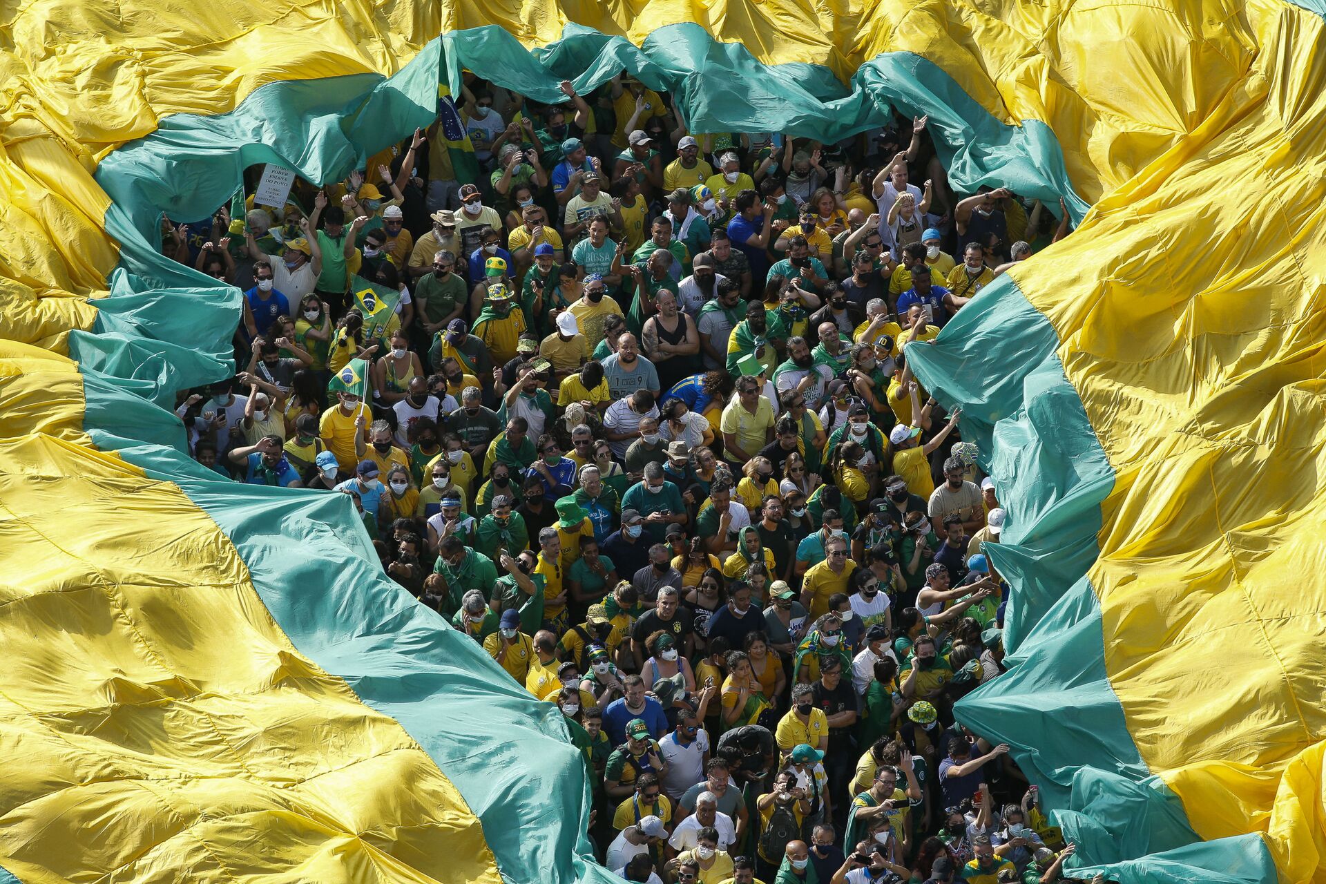 Pessoas participam de manifestação em apoio ao presidente Jair Bolsonaro em São Paulo, no Dia da Independência do Brasil, 7 de setembro de 2021 - Sputnik Brasil, 1920, 11.07.2022