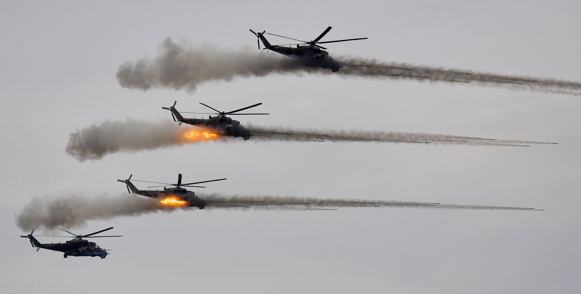 Helicópteros de ataque Mi-24 durante a etapa principal dos exercícios militares Zapad 2021, no polígono de Mulino, região de Nizhny Novgorod, Rússia - Sputnik Brasil, 1920, 09.11.2021