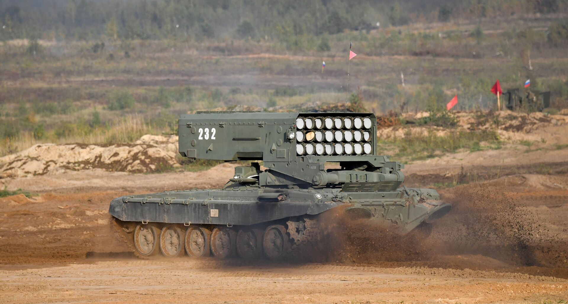 Sistema de lança-chamas pesado TOS-1A durante a etapa principal dos exercícios militares Zapad 2021, no polígono Mulino, região de Nizhny Novgorod, Rússia - Sputnik Brasil, 1920, 03.03.2022