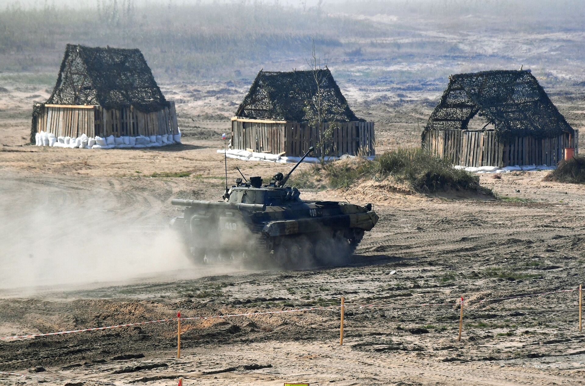 Blindado BMP-2 durante os exercícios militares estratégicos Zapad 2021 realizados em conjunto pela Rússia e Belarus, no polígono de Obuz-Lesnovsky, perto de Baranovichi, Belarus - Sputnik Brasil, 1920, 18.01.2022