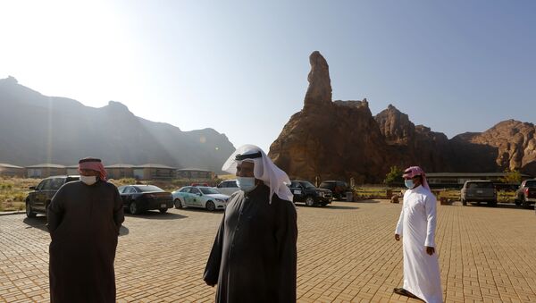 Sauditas no estacionamento durante o 41º Conselho de Cooperação do Golfo em Al Ula, Arábia Saudita, 5 de janeiro de 2021 - Sputnik Brasil