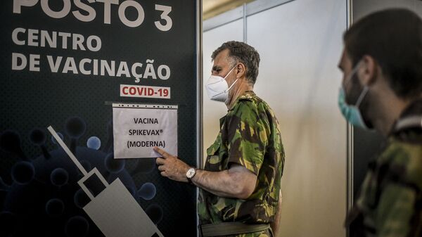 O vice-almirante Henrique Gouveia e Melo visita um centro de vacinação contra a COVID-19 em Lisboa, em 11 de setembro de 2021 - Sputnik Brasil