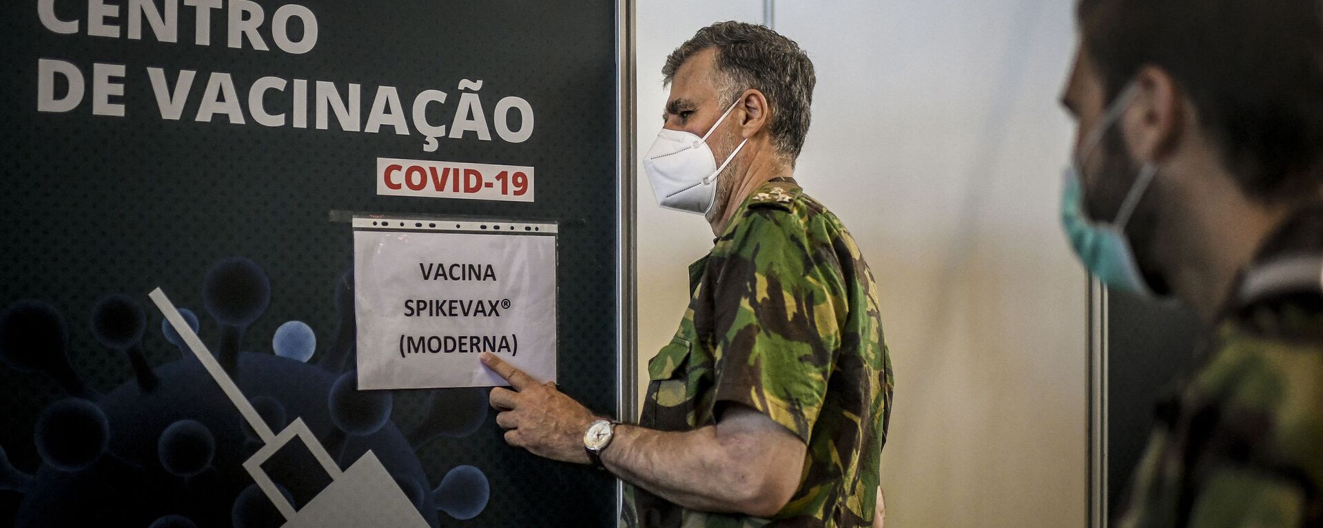 O vice-almirante Henrique Gouveia e Melo visita um centro de vacinação contra a COVID-19 em Lisboa, em 11 de setembro de 2021 - Sputnik Brasil, 1920, 17.09.2021