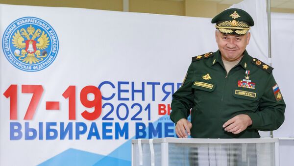 Ministro da Defesa da Rússia, Sergei Shoigu, vota no primeiro dia das eleições parlamentares na Rússia, Moscou, 17 de setembro de 2021 - Sputnik Brasil