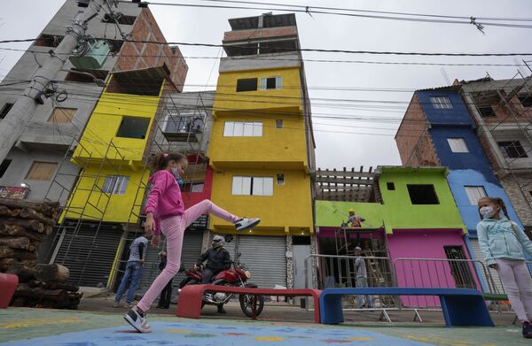 Crianças brincam na favela de Paraisópolis, na cidade brasileira de São Paulo, em 16 de setembro de 2021. - Sputnik Brasil