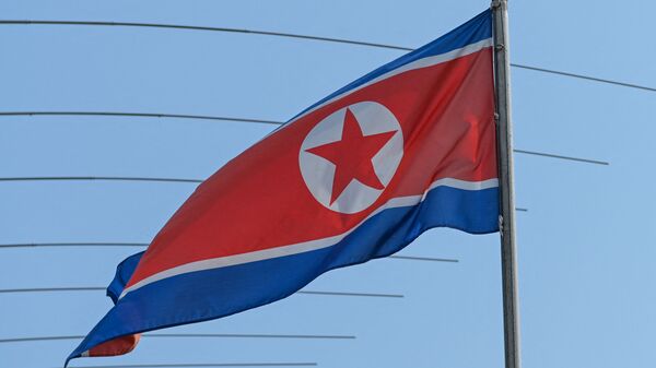 Bandeira da Coreia do Norte é vista na embaixada do país em Kuala Lumpur, na Malásia  - Sputnik Brasil