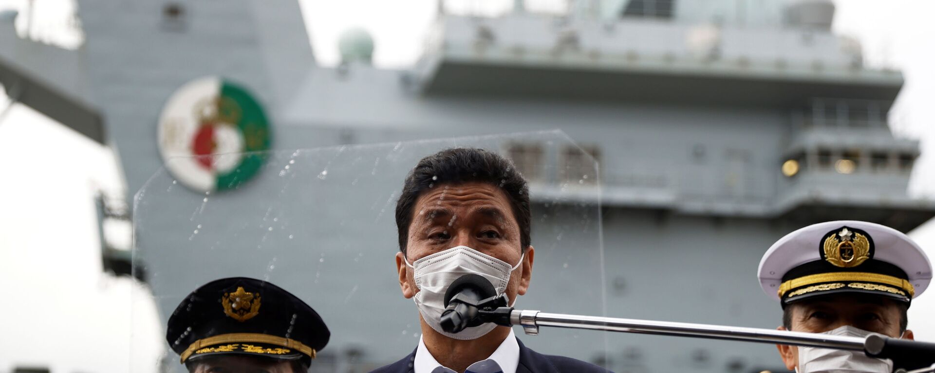 Nobuo Kishi, ministro da Defesa do Japão, fala à mídia na base naval dos EUA em Yokosuka, prefeitura de Kanagawa, Japão, 6 de setembro de 2021 - Sputnik Brasil, 1920, 20.09.2021