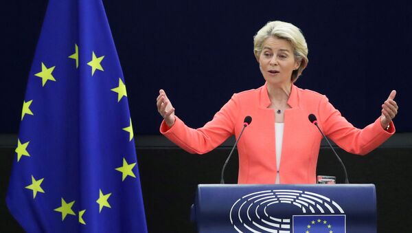 Ursula von der Leyen, presidente da Comissão Europeia, discursa durante debate sobre o Estado da União Europeia no Parlamento Europeu em Estrasburgo, França, 15 de setembro de 2021 - Sputnik Brasil