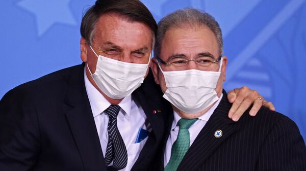 Presidente do Brasil, Jair Bolsonaro (à esquerda) e o ministro da Saúde, Marcelo Queiroga (à direita) - Sputnik Brasil