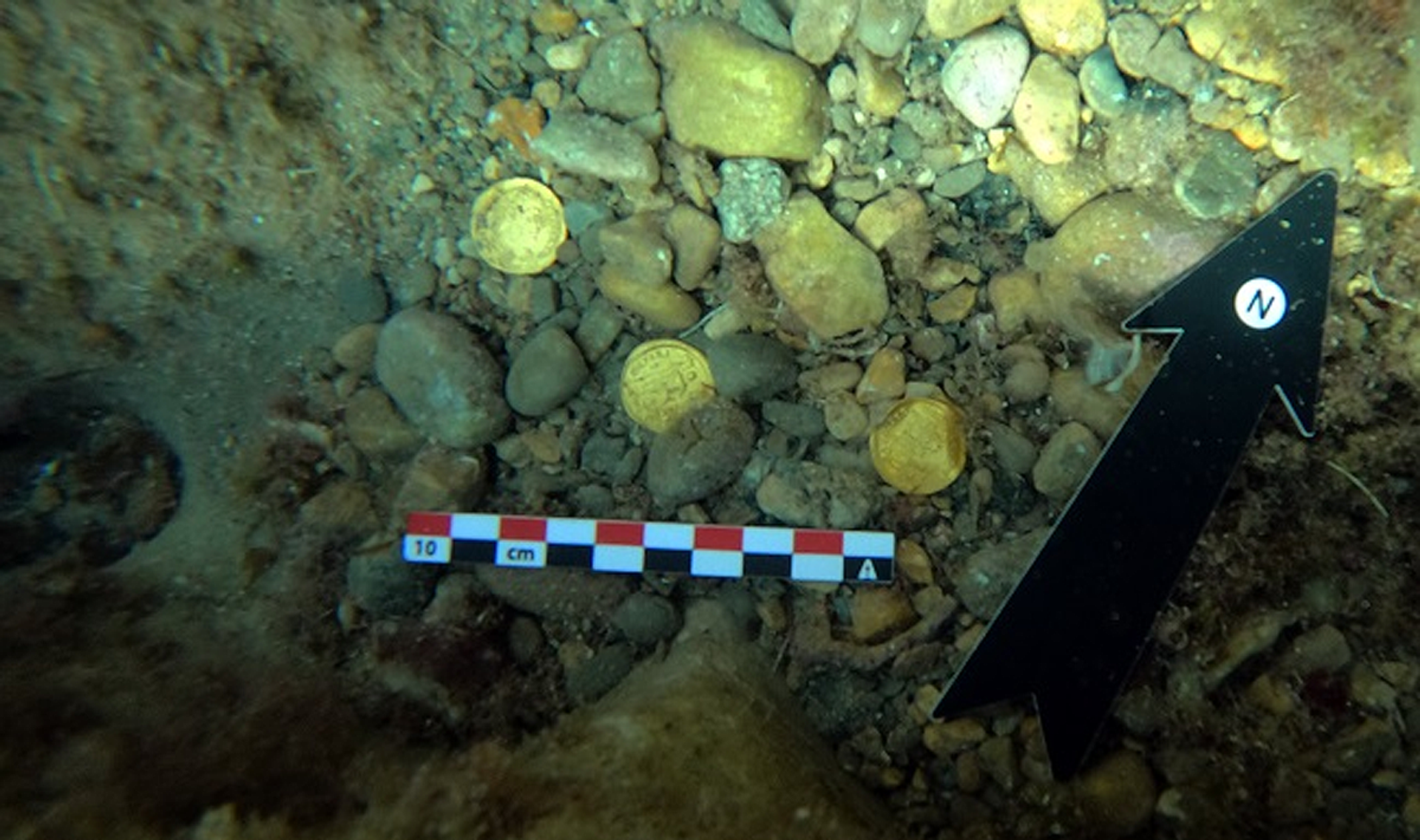 Moedas de ouro romanas encontradas no fundo do mar ao largo da costa de Alicante, na Espanha - Sputnik Brasil, 1920, 09.11.2021