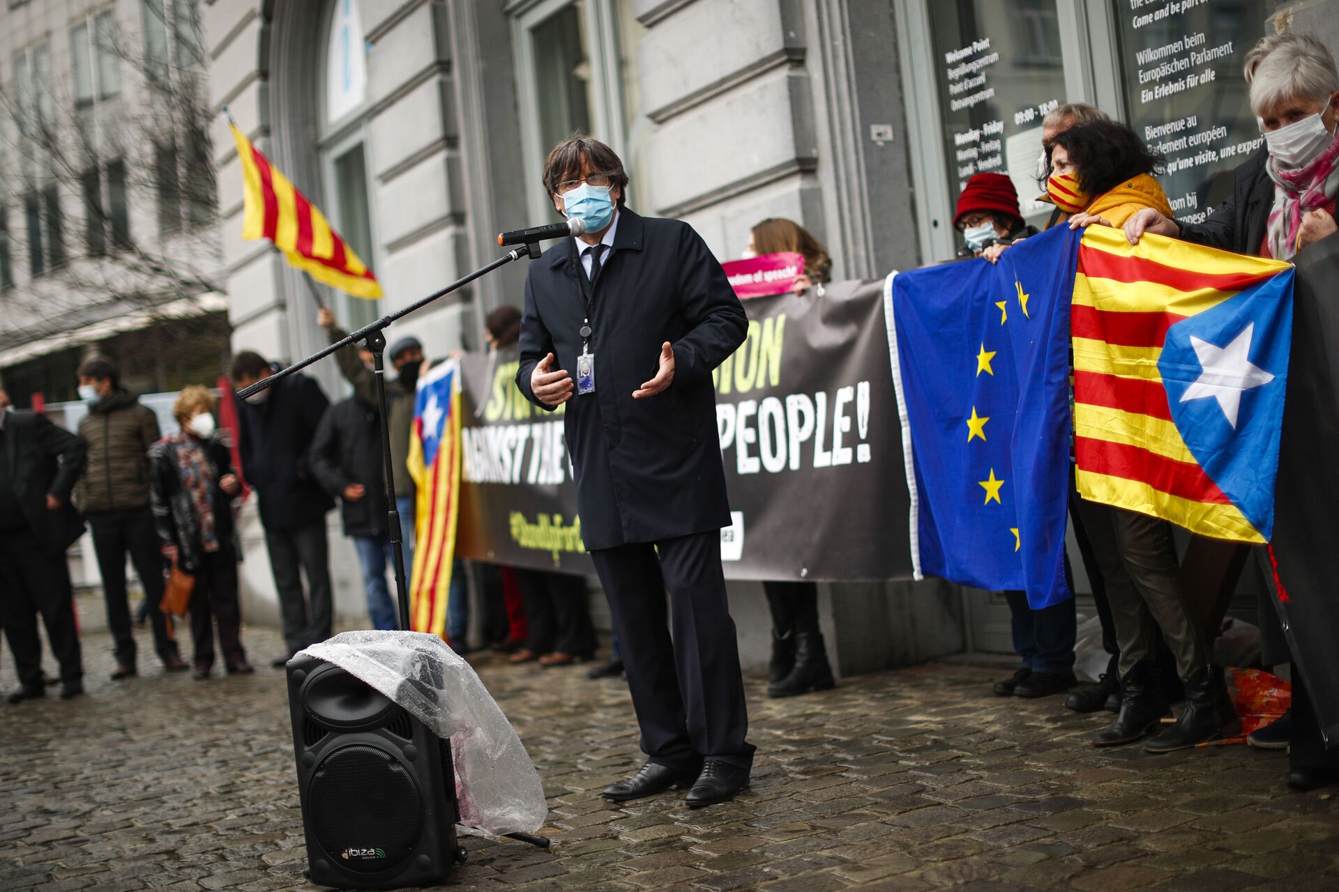 Carles Puigdemont, deputado europeu, fala em manifestação perto do prédio do Parlamento Europeu em Bruxelas, 9 de março de 2021 - Sputnik Brasil, 1920, 09.11.2021