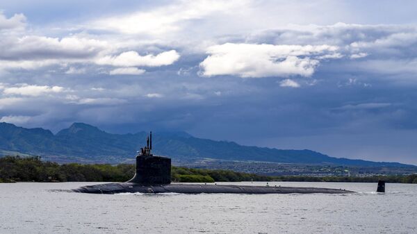 Submarino de ataque rápido USS Missouri (SSN 780), da classe Virginia, saindo da base conjunta de Pearl Harbor-Hickam para uma implantação programada na zona da responsabilidade da 7ª Frota, em imagem fornecida pela Marinha dos EUA - Sputnik Brasil