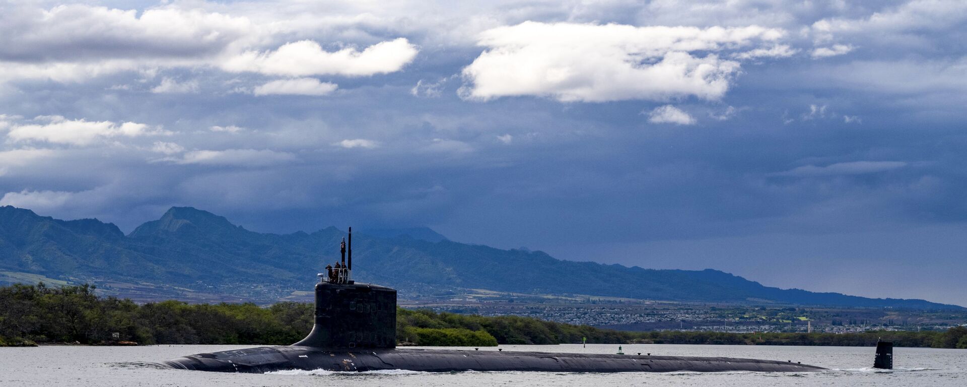 Submarino de ataque rápido USS Missouri (SSN 780), da classe Virginia, saindo da base conjunta de Pearl Harbor-Hickam para uma implantação programada na zona da responsabilidade da 7ª Frota, em imagem fornecida pela Marinha dos EUA - Sputnik Brasil, 1920, 01.08.2022