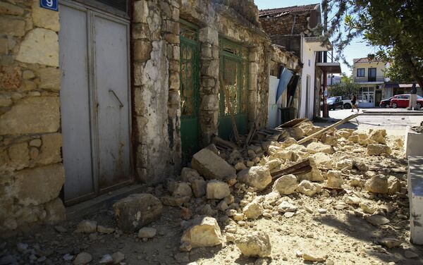 Destruição causada por um terremoto na ilha de Creta, na Grécia. - Sputnik Brasil