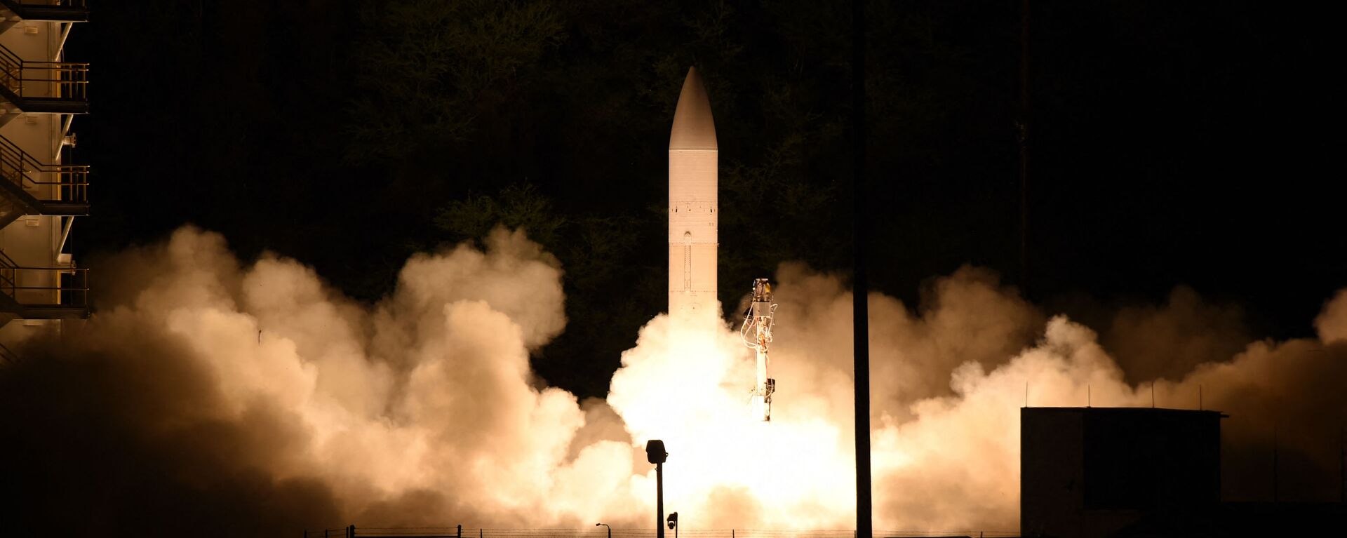 Míssil hipersônico lançado da Pacific Missile Range Facility, Kauai, Havaí, EUA, 19 de março de 2020 - Sputnik Brasil, 1920, 21.12.2021