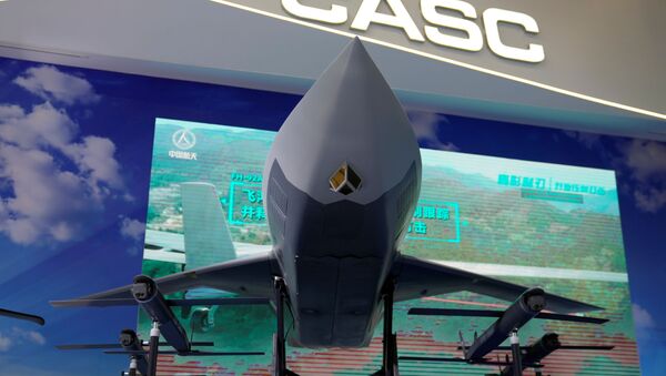 Modelo de drone FH-97 da Feihong é visto de frente em exibição na Exposição Internacional de Aviação e Aeroespacial da China, ou Show Aéreo da China, em Zhuhai, província de Guangdong, China, 29 de setembro de 2021 - Sputnik Brasil