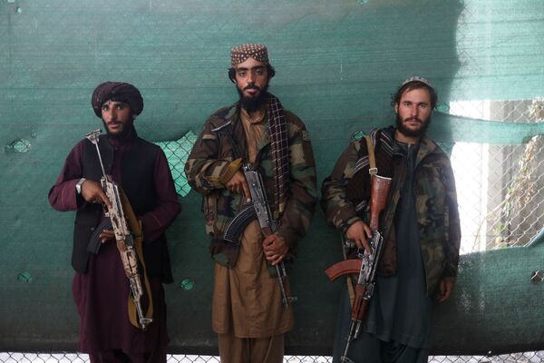 Soldados do Talibã na base aérea de Bagram, na província de Parwan, Afeganistão, 23 de setembro de 2021. - Sputnik Brasil