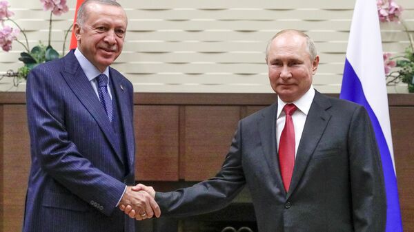 Presidente turco, Recep Tayyip Erdogan, e presidente russo, Vladimir Putin, durante o encontro em Sochi, Rússia, 29 de setembro de 2021 - Sputnik Brasil
